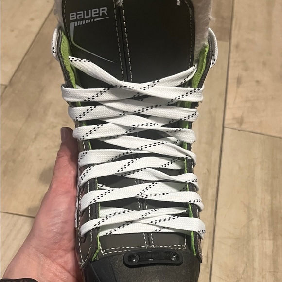 Junior - 2.5 - Bauer Black and White Hockey Skates with Neon Green Accents - Picture 14 of 16